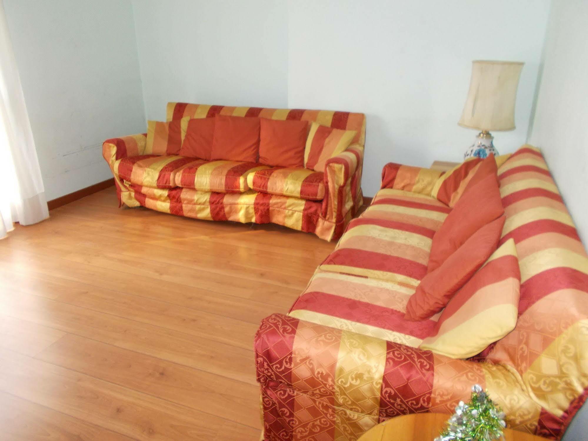 Residence Pola Milan Bagian luar foto