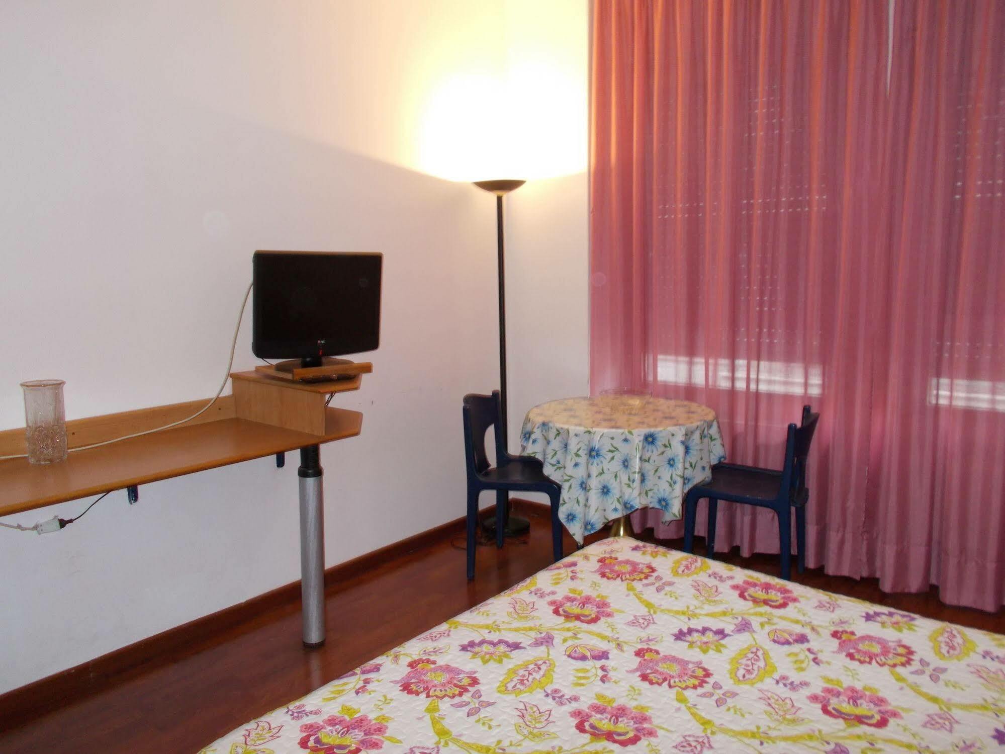 Residence Pola Milan Bagian luar foto