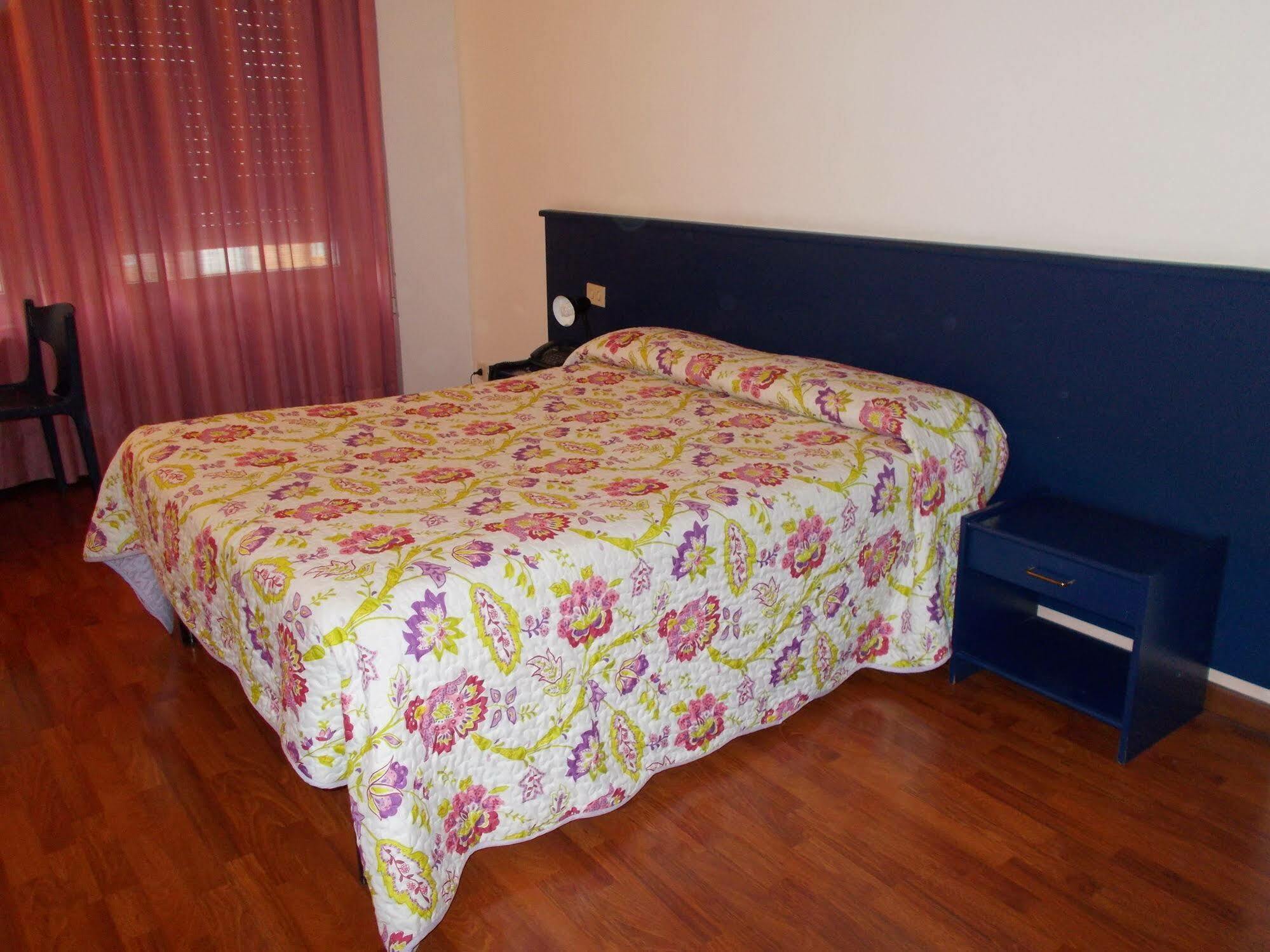 Residence Pola Milan Bagian luar foto