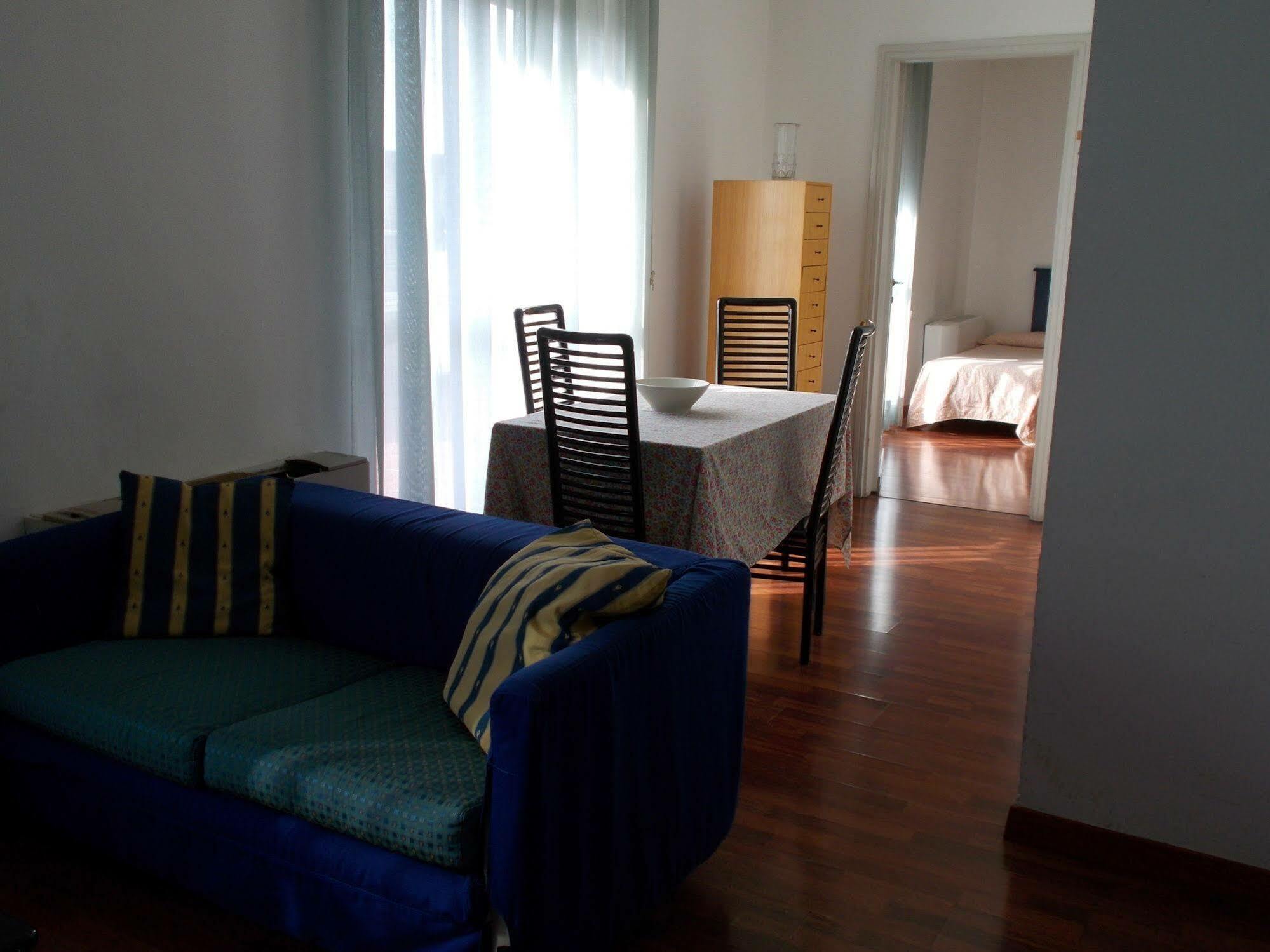 Residence Pola Milan Bagian luar foto